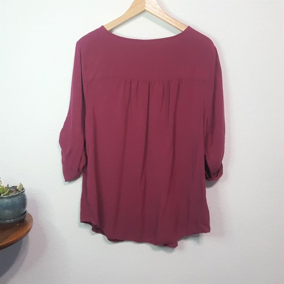 Torrid 3/4 Sleeve V Neck Shirt Size 1 (1X) - Picture 2 of 6